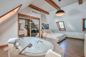 a bath tub in a room with a bedroom at Panorama in Sainte Anne des Lacs