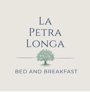 a tree with the words la petra la lora bed and breakfast at B&B La Petra Longa in San Teodoro