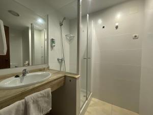 Koupelna v ubytování Apartamentos Apal Chinasol