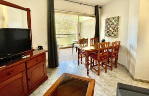 TV a/nebo společenská místnost v ubytování Apartamentos Apal Chinasol