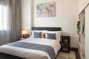 Uma cama ou camas num quarto em Somerset Al Mansoura Doha