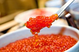 函館的住宿－拉碧斯達函館灣，汤匙,盛满红辣椒酱在碗里