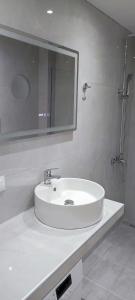 Баня в Comfortable studio + 37 снимки