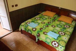 Postel nebo postele na pokoji v ubytování Guesthouse in Batumi 97
