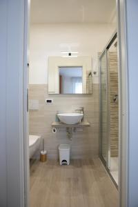 a bathroom with a sink and a mirror at Mirea's Rooms in Ascoli Piceno