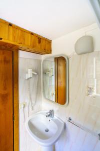 a bathroom with a sink and a mirror at Ca Torre in Riomaggiore