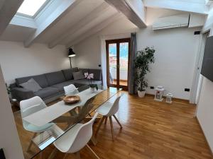 a living room with a table and chairs and a couch at Ai Cappuccini, Trento a 360 gradi in Trento +20 photos
