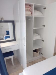 A bed or beds in a room at Stone House Aparts 1 plus 1 mit Poolterrasse Kalkan No 1