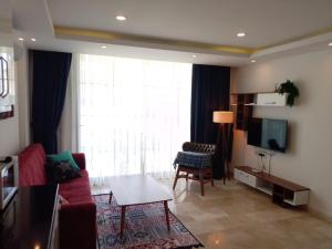 A television and/or entertainment centre at Stone House Aparts 1 plus 1 mit Poolterrasse Kalkan No 1