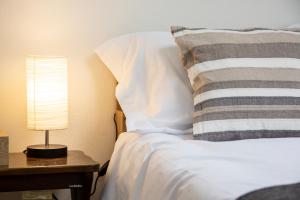 Una cama o camas en una habitación de 鳥の街77号#Nature Escape BBQ