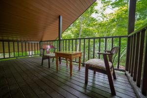Un balcón o terraza en 鳥の街77号#Nature Escape BBQ