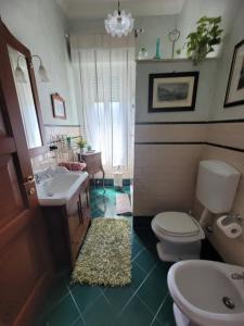 A bathroom at b&b bellavista