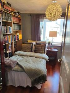 a bedroom with two beds and a book shelf at Høy standard. Mye for pengene. Gratis velkomstgave in Narvik