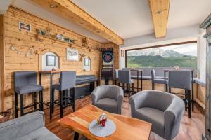 Nespecifikovaný výhled na hory nebo výhled na hory při pohledu z hotelu
