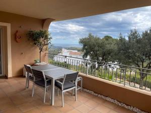 Fotografia z galérie ubytovania Mountain oasis with amazing ocean views v destinácii Ojén