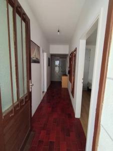 Kuchyň nebo kuchyňský kout v ubytování APARTMENTS ANDREA