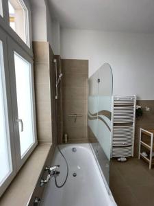 Kupatilo u objektu LUCKY STAYS LS10 - 2 Zimmer - Luxus - Zentrum - große Küche - Aufzug - Smart-TV