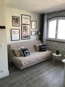a white couch in a living room with a window at Les Issambres Superbe studio avec terrasse in Roquebrune-sur-Argens