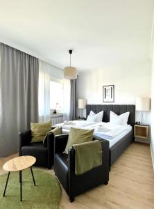 a bedroom with a bed and a couch at AhrPart Hotel Central in Bad Neuenahr-Ahrweiler
