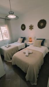 Un pat sau paturi într-o cameră la Casa Rural Villa Arylex