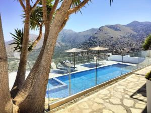 Bazén v ubytování Villa Romee with private swimmingpool and panoramic view on Elounda nebo v jeho okolí