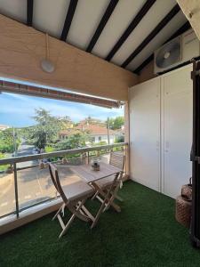 a table and chairs on a balcony with a view at Appt neuf 37m2 100m de la mer in Fréjus