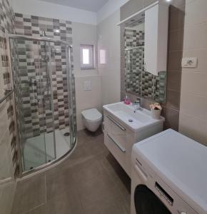 Koupelna v ubytování Apartmani Marić