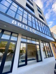 a building with a brittto hotel sign on it at Britto Hotel in Aparecida