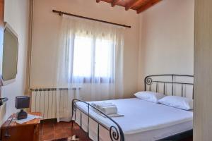 Postel nebo postele na pokoji v ubytování Psarras apartments