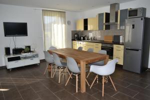 Η κουζίνα ή μικρή κουζίνα στο MOIN & AHOI Ferienwohnung