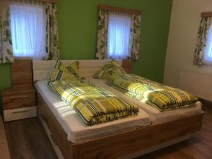 Posteľ alebo postele v izbe v ubytovaní Ferienhaus Wuttijockl