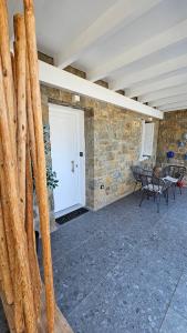 Patio nebo venkovní prostory v ubytování Mykonos Double Luxury Mini Suites-With External Hot spa Adults only