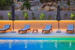 Bazén v ubytování Luxury Apartment Lorena - Private Heated Pool - nebo v jeho okolí