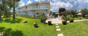 A garden outside Pelagos Studios