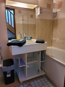 Koupelna v ubytování Duplex Métabief + 37 fotografií