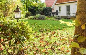a yard with a bird feeder next to a tree at Beautiful Home In Morschen With Wifi in Morschen