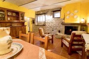 a living room with a table and a fireplace at Casa vacanze Pian di Corte in Belmonte del Sannio