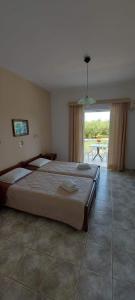 A bed or beds in a room at Pelagos Studios