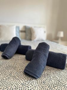 a row of rolled up towels on a bed at Alojamento Ramos in Quarteira
