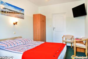 Ένα ή περισσότερα κρεβάτια σε δωμάτιο στο Dom wczasowy 100 m do zejścia na plażę top location