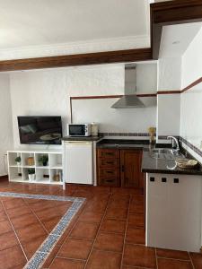 A kitchen or kitchenette at Dúplex Centro Histórico Tarifa