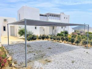 Φωτογραφία από το άλμπουμ του Quiet 2-bedroom sea view villa with shared pool σε Mármara