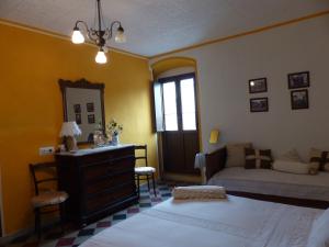 a living room with a couch and a mirror at B&b Ammentos in Magomadas