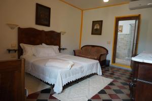 a bedroom with a large bed and a sink at B&b Ammentos in Magomadas
