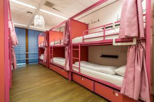 Postel nebo postele na pokoji v ubytování Hostelle - women only hostel Amsterdam