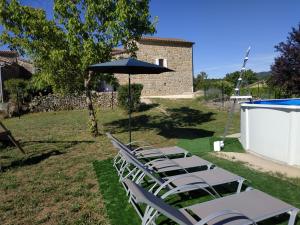 Κήπος έξω από το Gîte du soleil 3 étoiles avec piscine - sud Ardèche. +11 φωτογραφίες