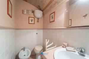 a bathroom with a toilet and a sink at Tiny House in Alghero +17 photos