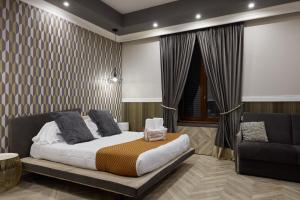 a bedroom with a bed and a couch at Hotel Roma Vaticano in Rome