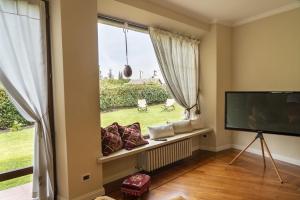 A television and/or entertainment centre at Domus Fontis Pescaia