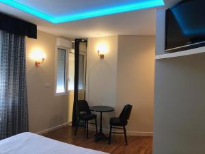 TV a/nebo společenská místnost v ubytování chambre suite B&B